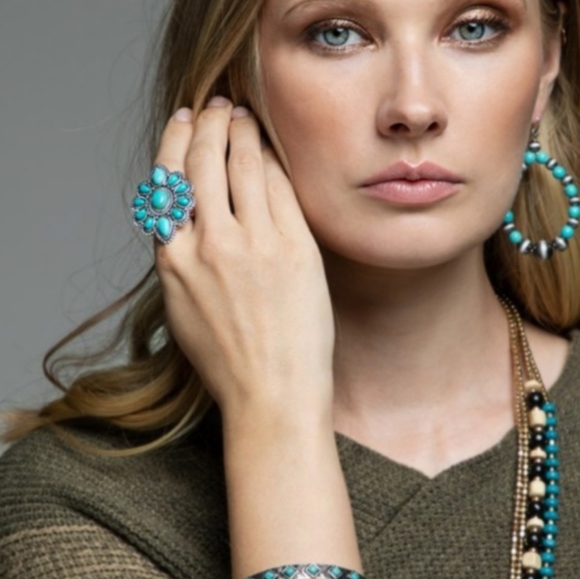 New boutique western turquoise adjustable ring - Picture 3 of 9